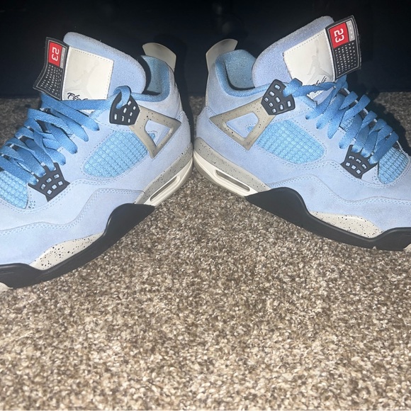 University Blue Jordan 4 Retro - Picture 5 of 5